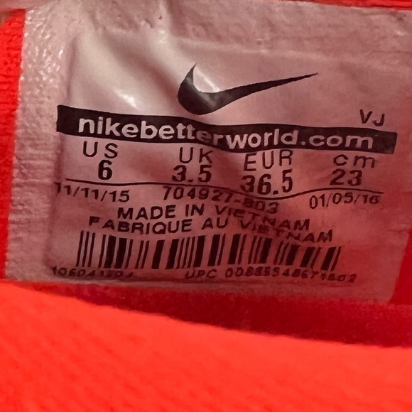 Nike Roshe One Flyknit Sneakers - Size 6 - Picture 8 of 8